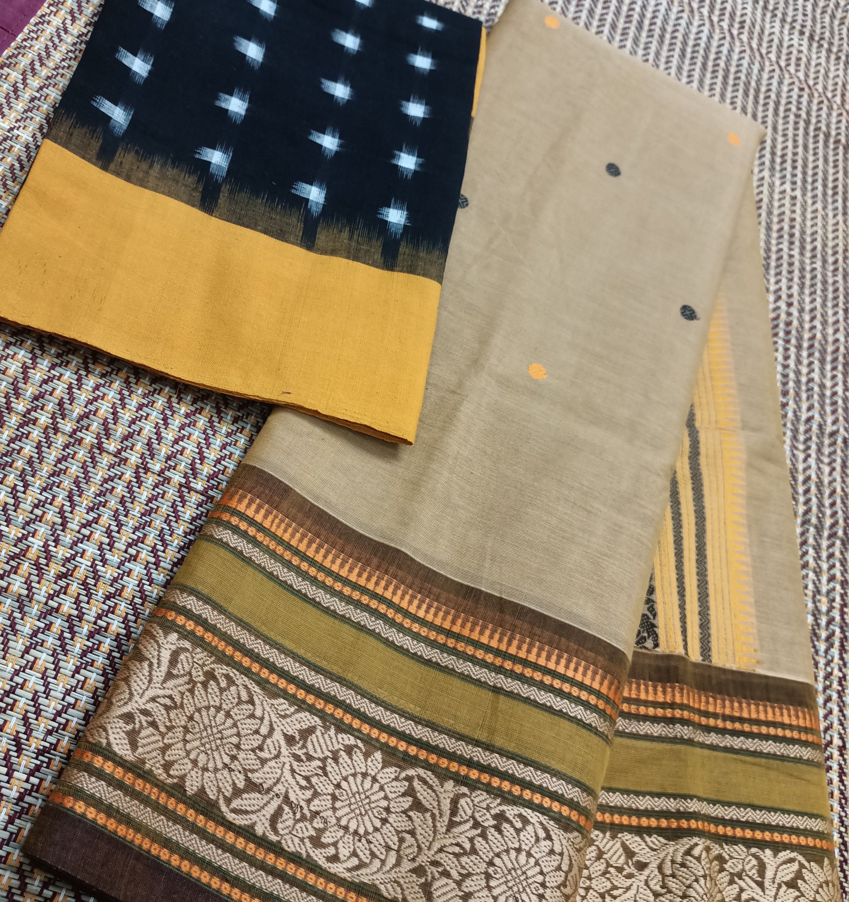 Intricate zari and patterned border on the saree