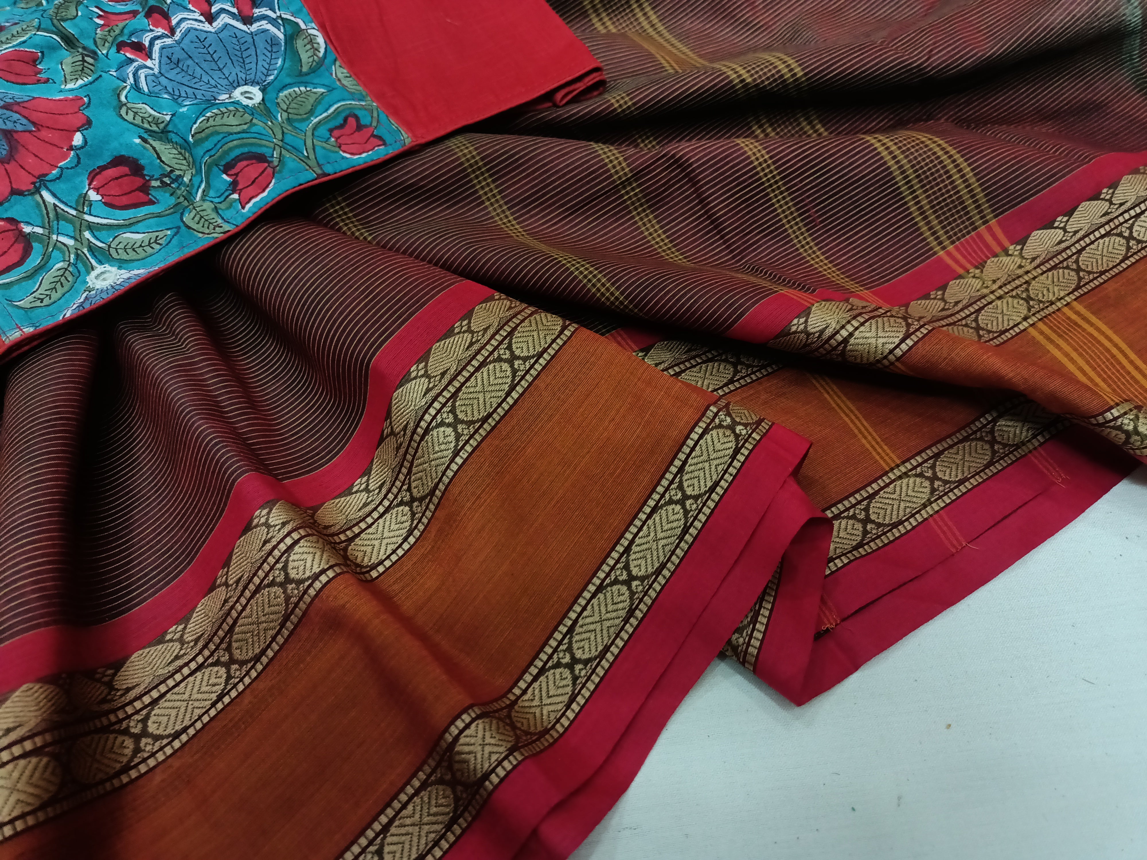 Chettinad Cotton Saree with Sleeveless Razor Cut Blouse-Saree Blouse Combo