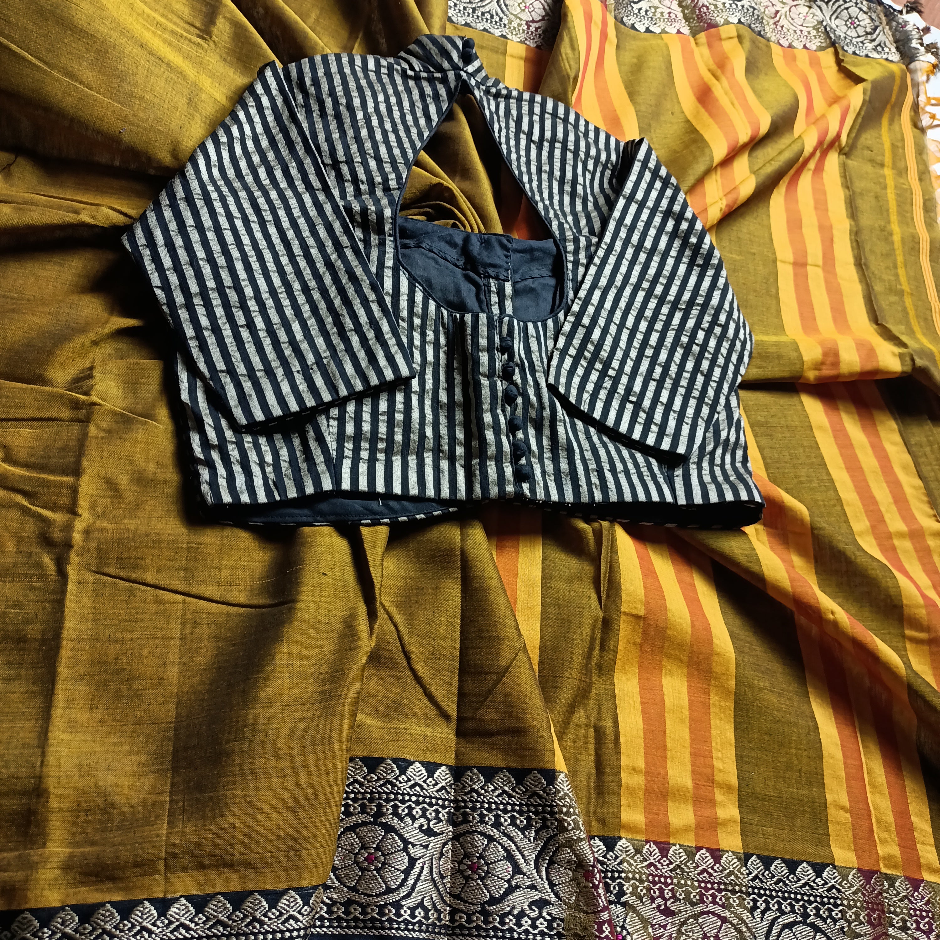 Guledgudda Cotton Saree with Black & Gold Stripes Blouse- Saree Blouse Combo 