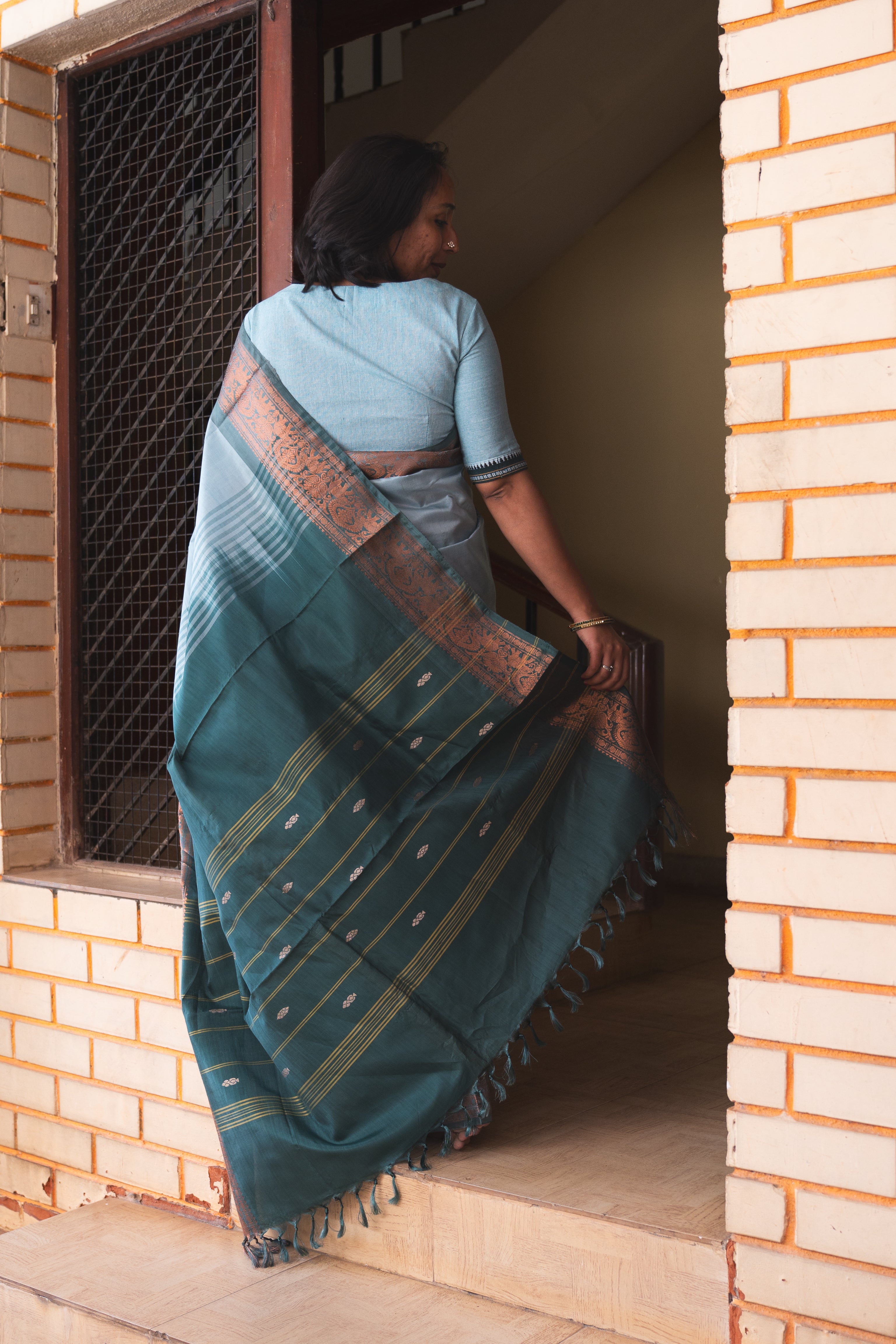 Chinnalampattu saree with dark blue pallu and copper zari border