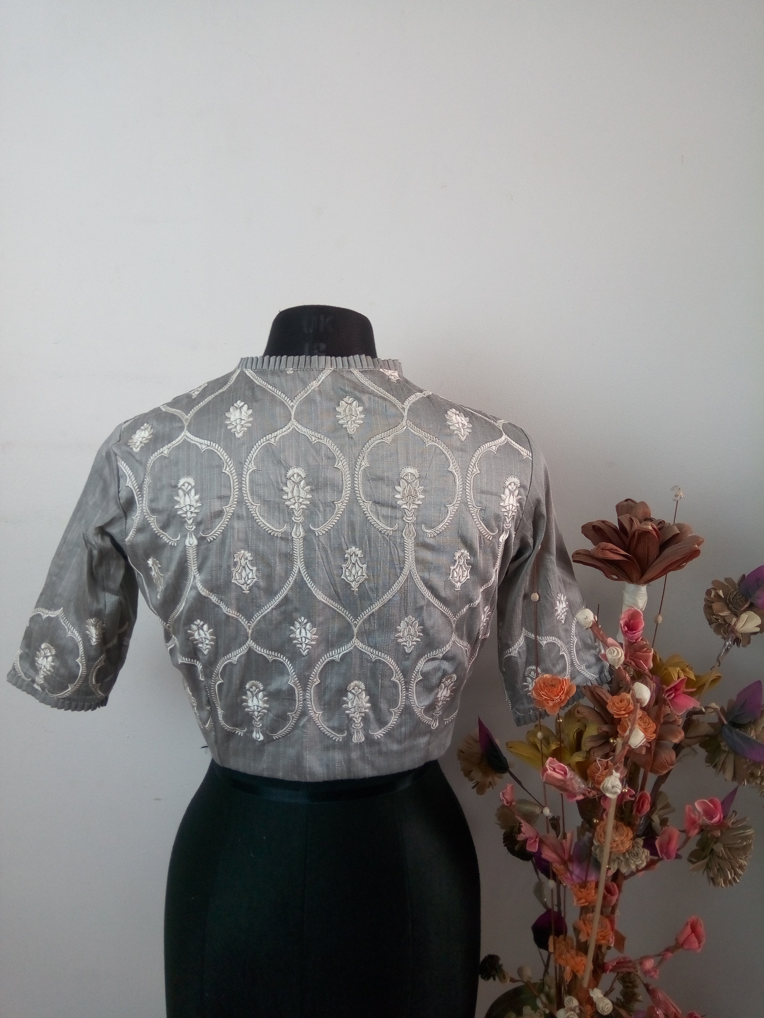 Nely embroidery blouse- silver and white